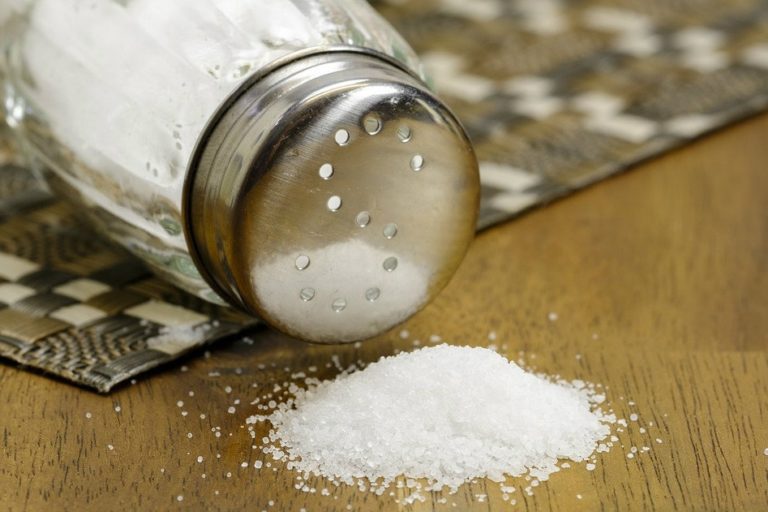 quanto sale consumare al giorno